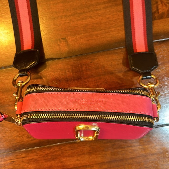Fun pink, red & black Marc Jacobs with matching striped adjustable guitar strap - Picture 2 of 14